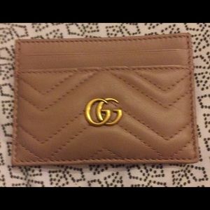 Gucci card holder color tanned. New